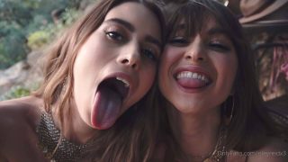 Riley Reid & Jill Kassidy – Outdoor JOI