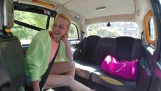 SexInTaxi – Horny driver helps to choose a swimsuit