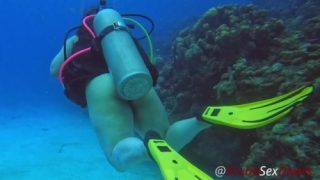 SexDivers – Couple Get Naked on SCUBA